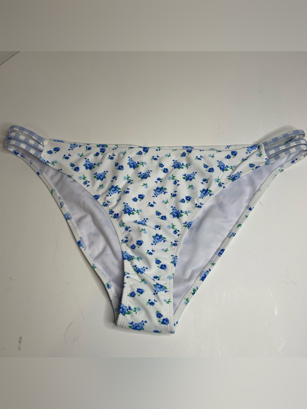 New! Bingo Surf Bikini Bottom. Women’s Size 3X NWT. White Blue Flowers